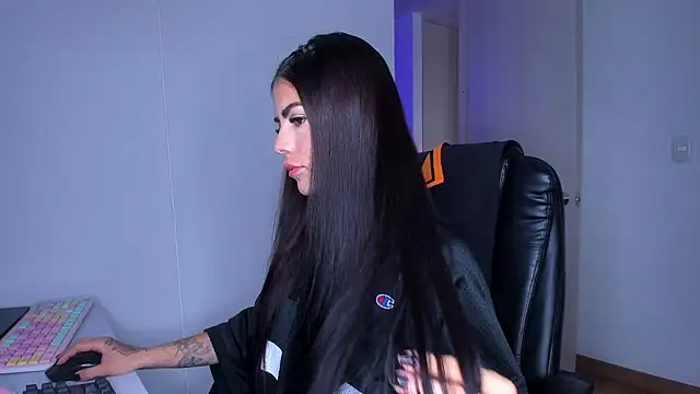 Lisegg  online show from 04-16-26, 01:45