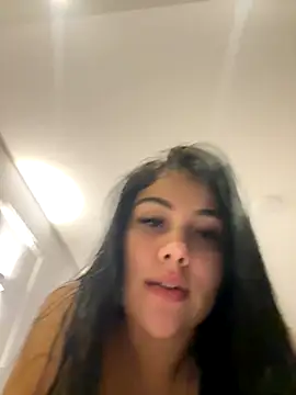 Snapshot of adrianalobo chatting on 10-11-25, 01:39 adrianalobo online show from 10-11-25, 01:39