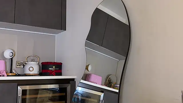 ArabicBarbie online show from 10-25-25, 09:26