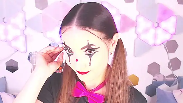 LexiKiss online show from 11-26-25, 10:10