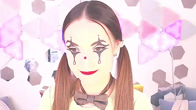 LexiKiss online show from 11-15-25, 05:39