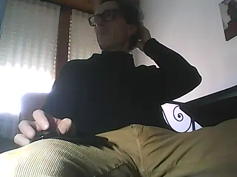 Snapshot of Moro_ra chatting on 02-23-26, 01:12 Moro ra online show from 02-23-26, 01:12