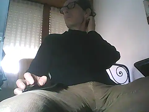 Snapshot of Moro_ra chatting on 02-27-26, 01:00 Moro ra online show from 02-27-26, 01:00