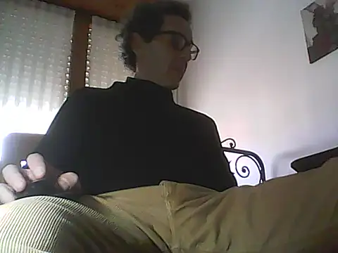 Snapshot of Moro_ra chatting on 02-21-26, 01:02 Moro ra online show from 02-21-26, 01:02