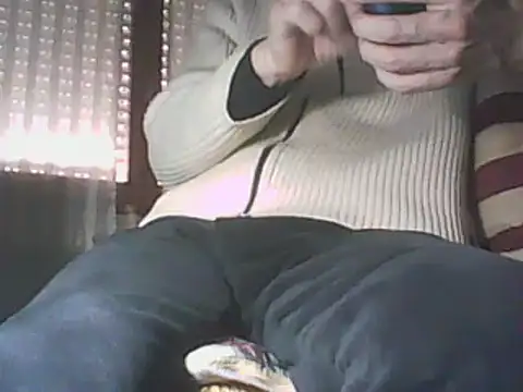 Snapshot of Moro_ra chatting on 02-23-25, 12:37 Moro ra online show from 02-23-25, 12:37