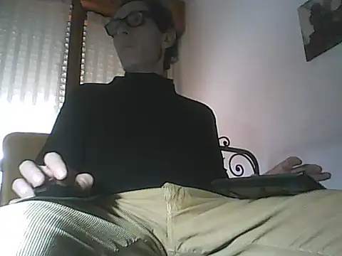 Snapshot of Moro_ra chatting on 02-25-26, 12:49 Moro ra online show from 02-25-26, 12:49