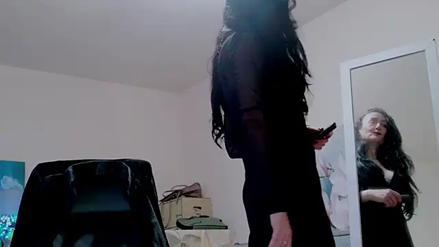 lara heaven online show from 11-30-25, 07:20