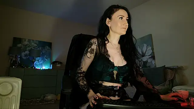 lara heaven online show from 11-15-25, 09:02