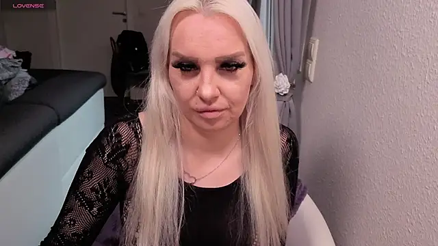 Snapshot of MIA-XXX chatting on 07-01-26, 06:25 MIA-XXX online show from 07-01-26, 06:25