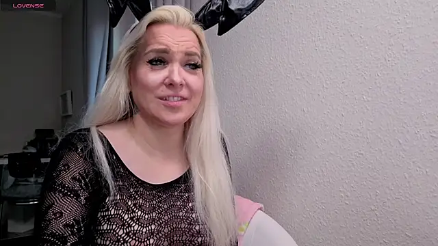 MIA-XXX online show from 04-05-26, 04:52