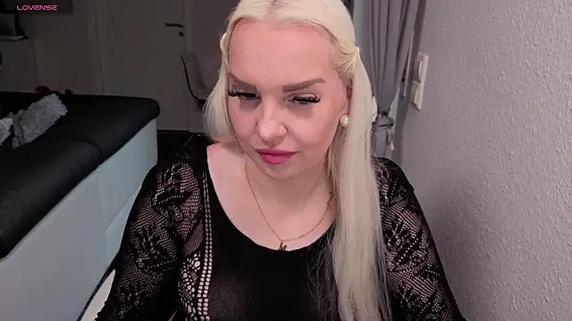 Snapshot of MIA-XXX chatting on 06-09-26, 04:13 MIA-XXX online show from 06-09-26, 04:13