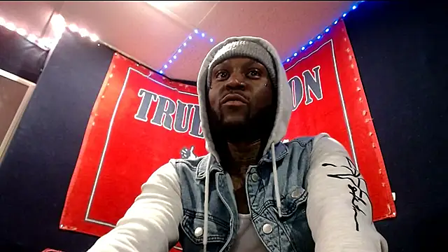 iBreakHeartz online show from 11-05-25, 03:31