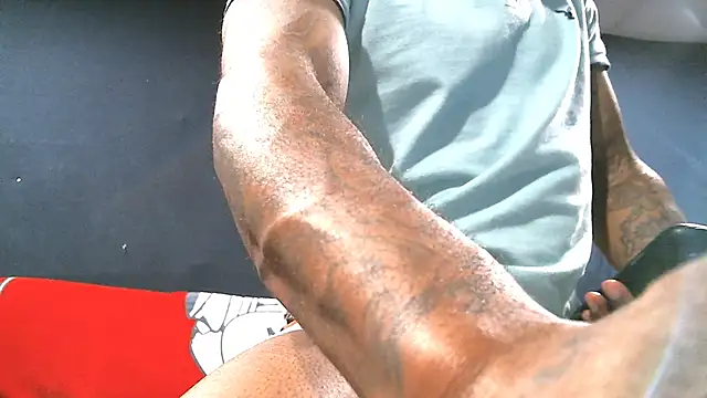 iBreakHeartz online show from 01-17-25, 03:45