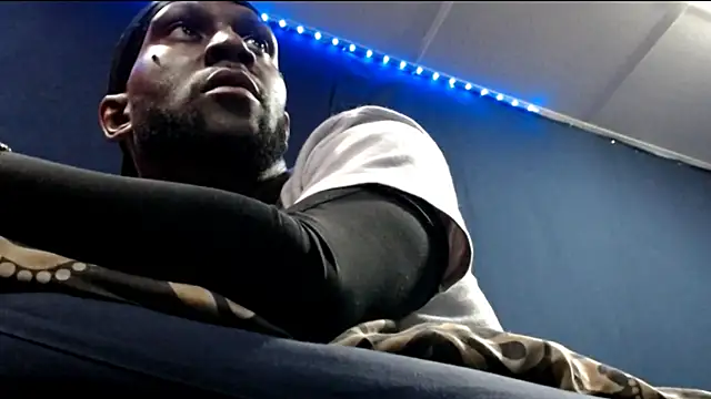 iBreakHeartz online show from 10-31-25, 08:33