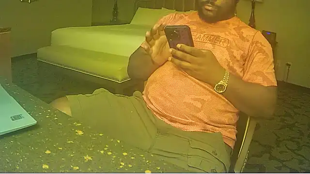 Snapshot of StudMuffin702 chatting on 03-02-26, 04:24 StudMuffin702 online show from 03-02-26, 04:24