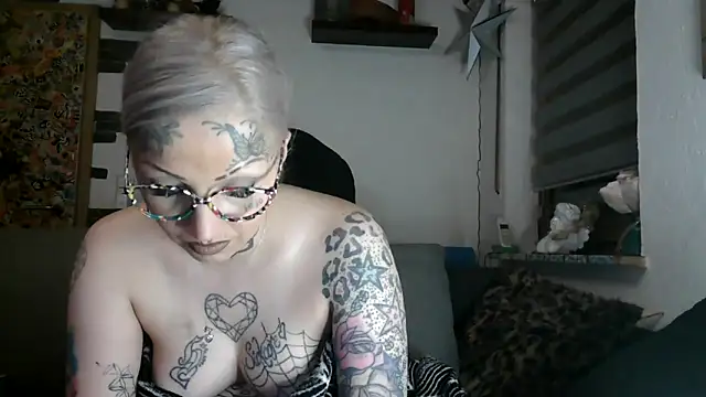 RoxxyInk online show from 04-12-26, 10:24