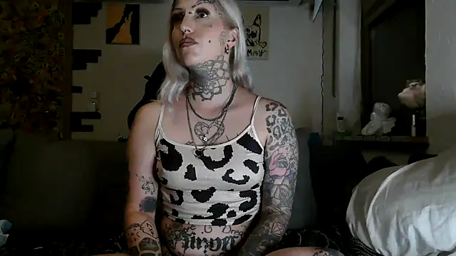 Snapshot of RoxxyInk chatting on 07-05-26, 09:43 RoxxyInk online show from 07-05-26, 09:43