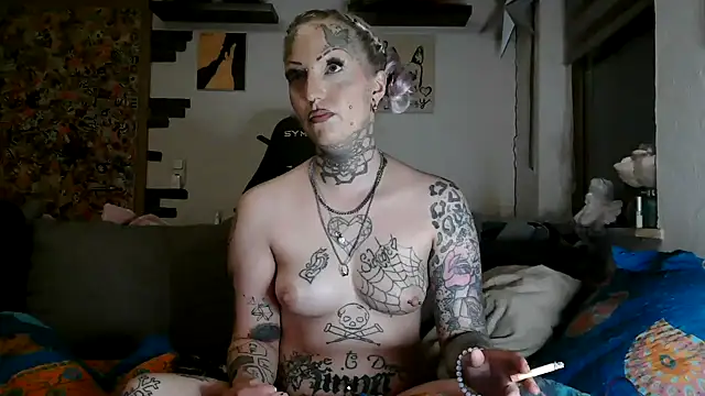 Snapshot of RoxxyInk chatting on 06-16-26, 09:37 RoxxyInk online show from 06-16-26, 09:37