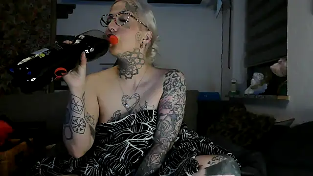 RoxxyInk online show from 04-13-26, 10:03