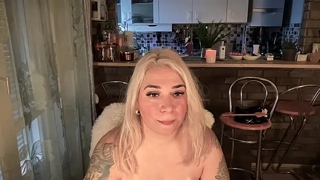 Snapshot of Monageil chatting on 03-03-25, 06:56 Monageil online show from 03-03-25, 06:56