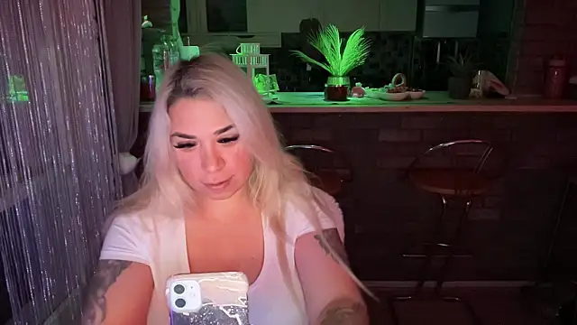 Snapshot of Monageil chatting on 02-02-25, 06:04 Monageil online show from 02-02-25, 06:04