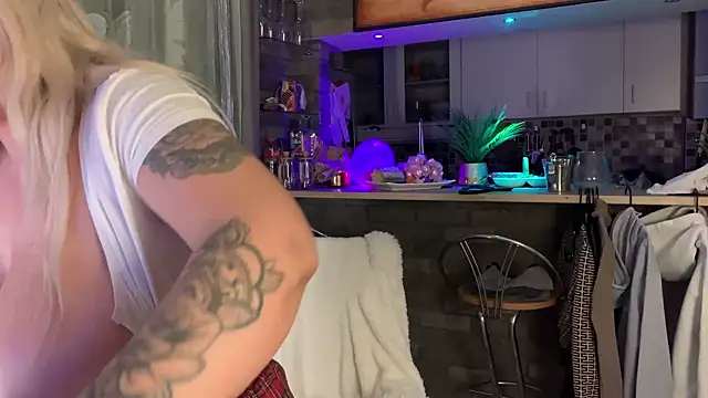 Snapshot of Monageil chatting on 02-17-25, 08:49 Monageil online show from 02-17-25, 08:49