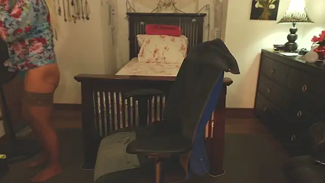 Snapshot of SASSYTHANG chatting on 01-27-25, 11:22 SASSYTHANG online show from 01-27-25, 11:22