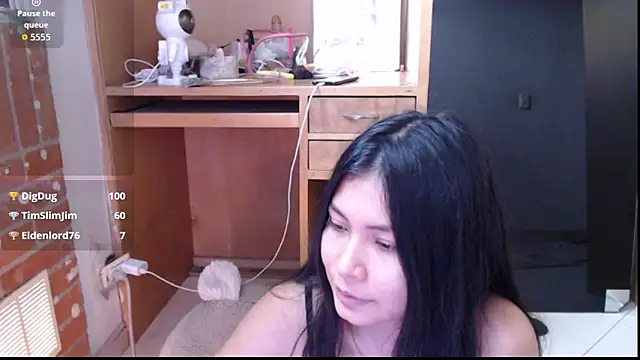 Snapshot of evolet01 chatting on 04-19-26, 09:06 evolet01 online show from 04-19-26, 09:06