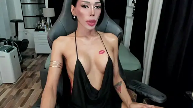 Forever MissCandace online show from 04-17-26, 02:31