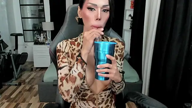 Forever MissCandace online show from 05-10-26, 03:32