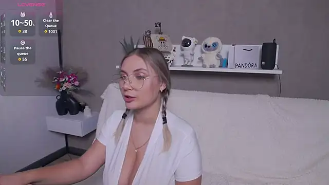 DakotaMae online show from 11-21-25, 04:17