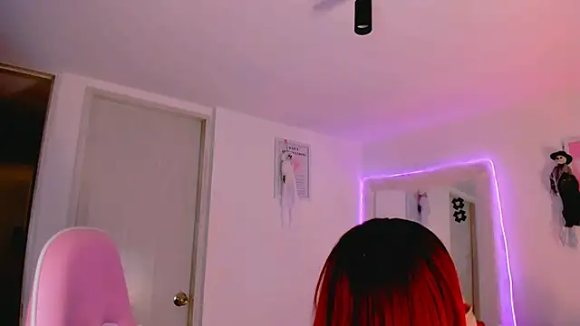 Snapshot of dulce_doll1 chatting on 10-25-25, 02:33 dulce doll1 online show from 10-25-25, 02:33