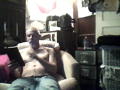 Snapshot of Biknight chatting on 02-22-25, 01:33 Biknight online show from 02-22-25, 01:33