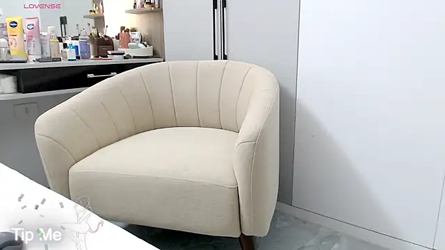 Snapshot of Hanako_love chatting on 06-19-26, 04:35 Hanako love online show from 06-19-26, 04:35