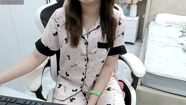 Hanako love online show from 03-22-26, 04:08