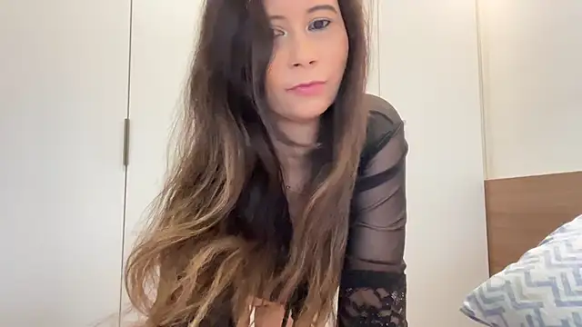Leilacharlotte online show from 07-06-26, 12:45