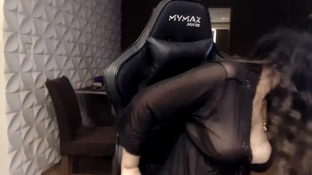 Leilacharlotte online show from 03-11-26, 12:04