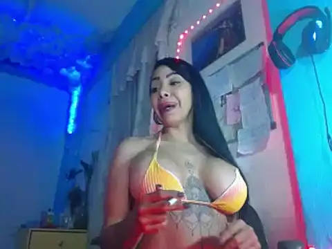 Snapshot of ERIKA-THEDOLL chatting on 12-11-24, 11:21 ERIKA-THEDOLL online show from 12-11-24, 11:21