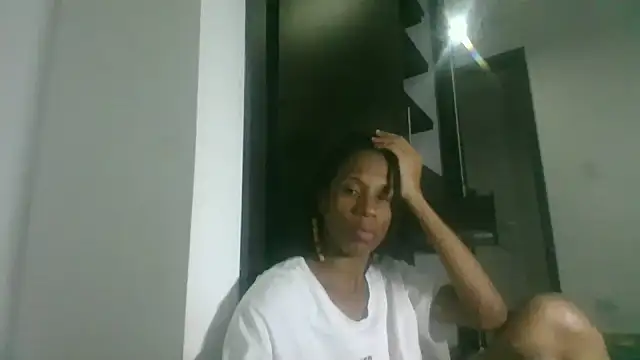 Snapshot of africa_deluxe chatting on 02-23-25, 01:57 africa deluxe online show from 02-23-25, 01:57