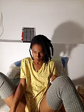 Snapshot of africa_deluxe chatting on 10-18-25, 01:24 africa deluxe online show from 10-18-25, 01:24