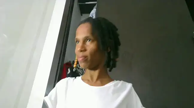 Snapshot of africa_deluxe chatting on 02-20-25, 07:52 africa deluxe online show from 02-20-25, 07:52