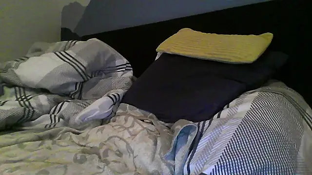 Menic0n online show from 11-12-25, 03:27