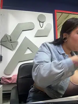 emilyjohanson online show from 11-22-25, 05:34