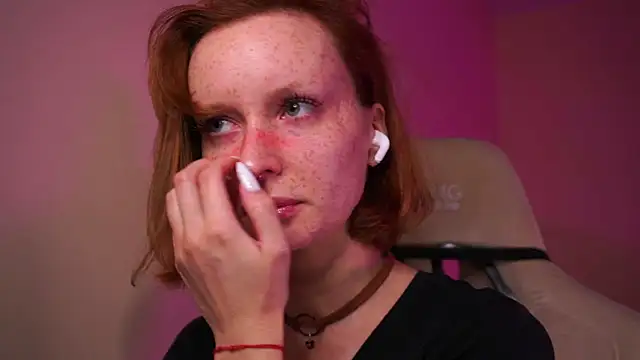 Liuba Fox online show from 11-18-25, 06:44