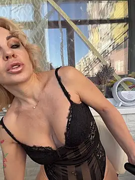 Snapshot of Hotnessi chatting on 03-13-26, 07:35 Hotnessi online show from 03-13-26, 07:35