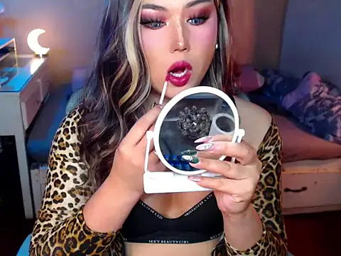 HOTnWILDalice online show from 10-24-25, 01:04