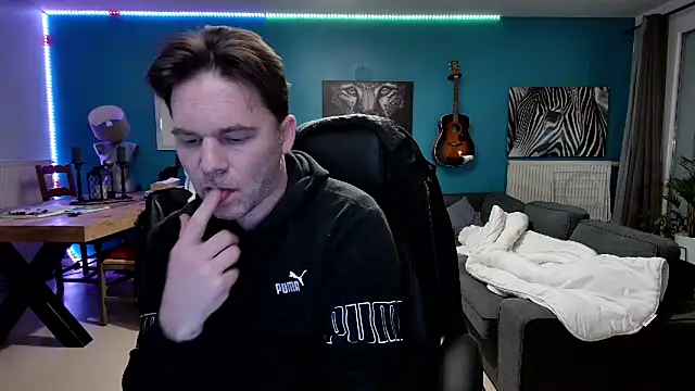 Snapshot of tom_sauwer chatting on 03-06-25, 09:09 tom sauwer online show from 03-06-25, 09:09