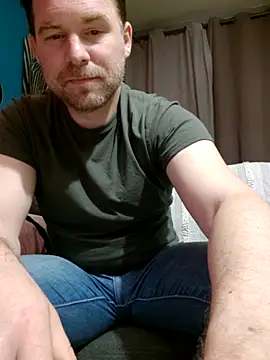 Snapshot of tom_sauwer chatting on 10-11-25, 09:27 tom sauwer online show from 10-11-25, 09:27