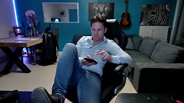 Snapshot of tom_sauwer chatting on 03-05-25, 08:21 tom sauwer online show from 03-05-25, 08:21