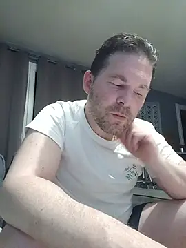 Snapshot of tom_sauwer chatting on 07-07-26, 09:40 tom sauwer online show from 07-07-26, 09:40
